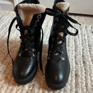 AQUA WOMENS ROY FAUX FUR PLATFORM ANKLE BOOTS